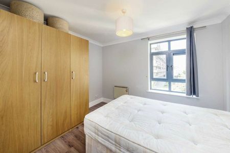 Bridgewater Square, Barbican, EC2Y - Photo 3