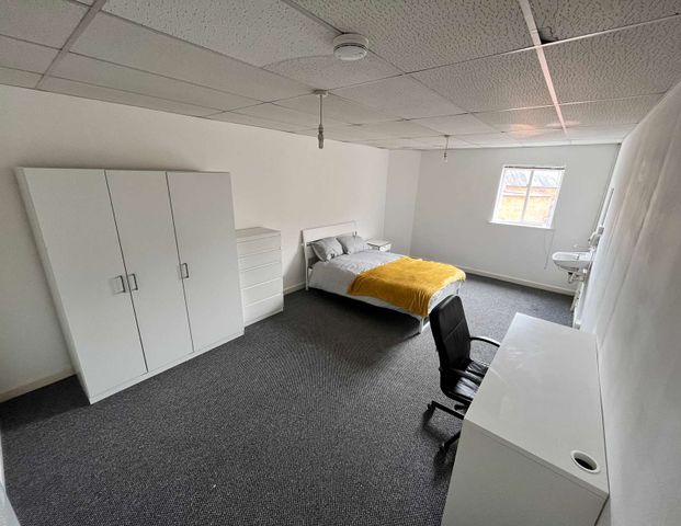 Great Location HMO Floor 1 Room 4 - Photo 1