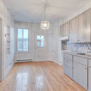 Renovated 5-1/2 in Verdun, available immediately. - Photo 2