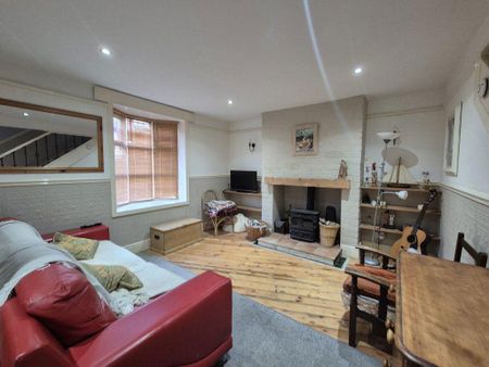 2 bedroom semi-detached house to rent - Photo 4