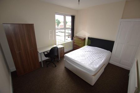 4 bedroom terraced house to rent - Photo 3