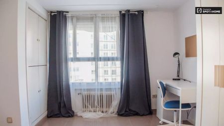 Room in a shared 6-bedroom apartment for rent in El Pla del Remei, professionals and students. - Foto 3
