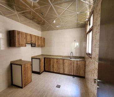 The location is ideal for families, close to marke - Photo 1