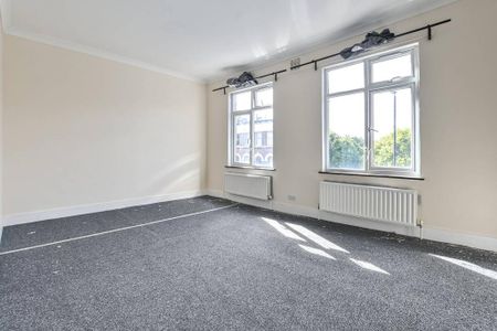 3 bedroom flat to rent - Photo 3