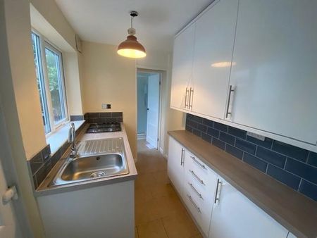 2 bedroom terraced house to rent - Photo 5