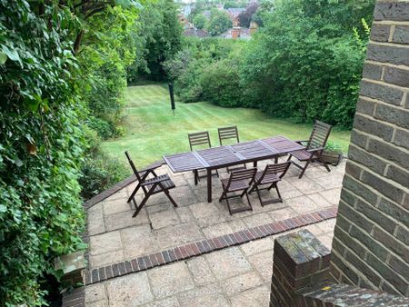 Room 3, Pewley Way, Guildford, GU1 3PX - Photo 4