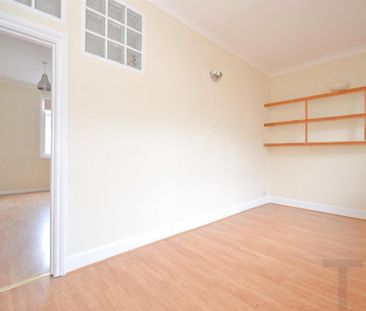 2 bedroom end of terrace house to rent - Photo 5