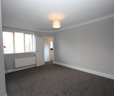 2 bedroom Maisonette to let - Photo 6