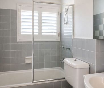 Studio Apartment in a Prime Location with Great Views - Photo 3
