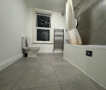 3 Bed Terraced House, Latimer Avenue, E6 - Photo 2