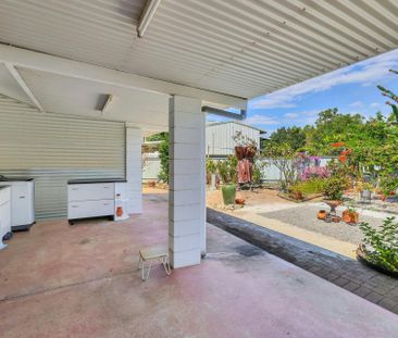 FAMILY HOME WITH SOLAR - Photo 2
