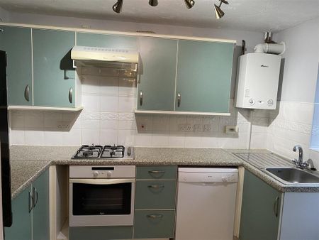 3 bedroom semi-detached house to rent - Photo 5