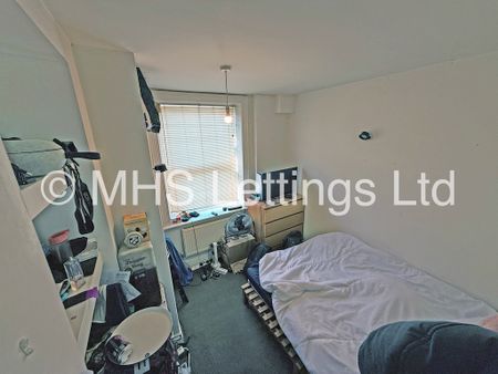 3 Bedroom Mid Terraced House for rent in Cross Chapel Street - Photo 4