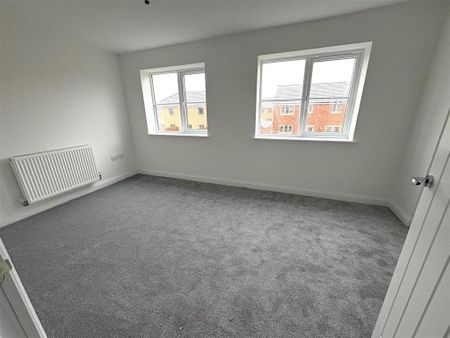 3 bedroom semi-detached house to rent - Photo 4