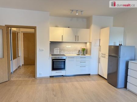 Pronájem bytu 1+kk 38 m2 - Fotografie 2