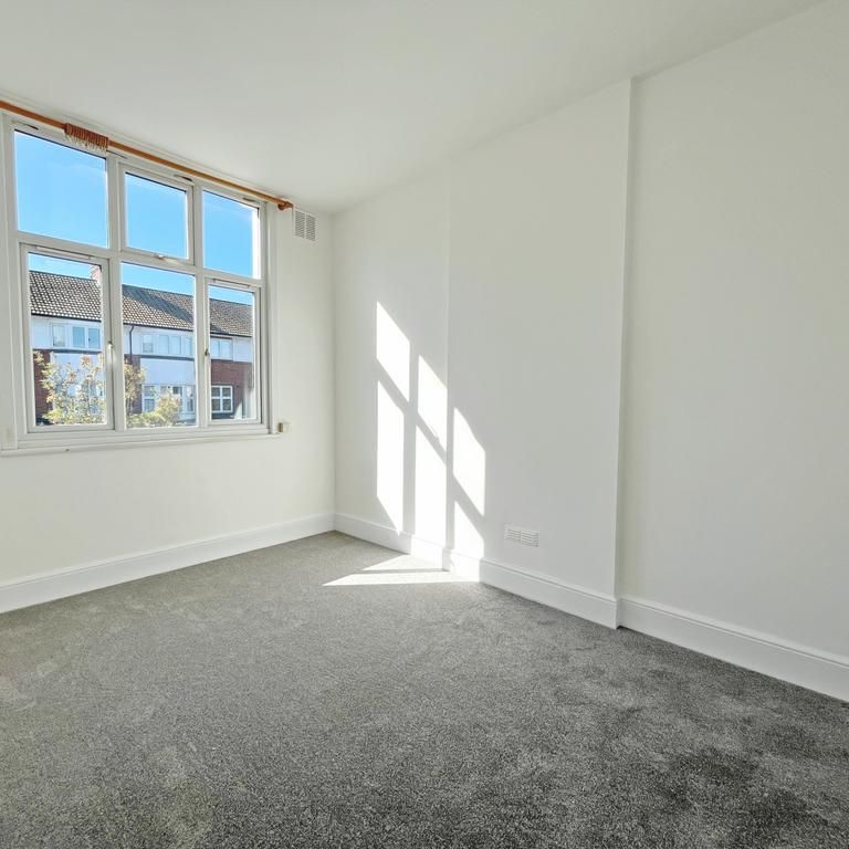 3 bedroom flat to rent - Photo 1