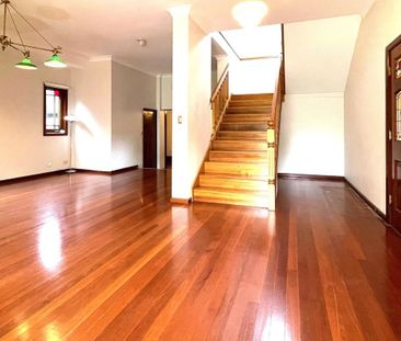 Expansive 4-5 B/R Family Home - Photo 5