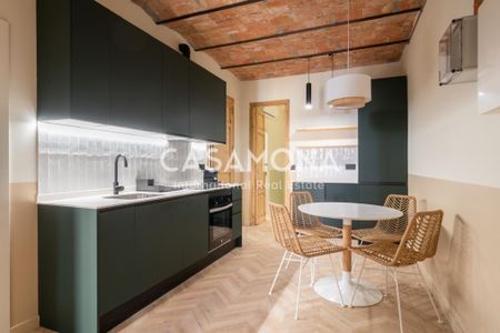 Recently Renovated 2 Bedroom Apartment in Poble Sec - Photo 3