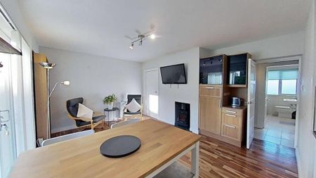 3 bedroom flat to rent - Photo 5