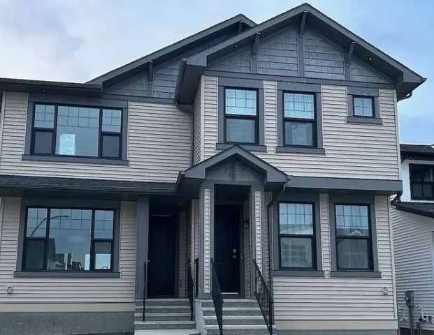 3 beds 2.5 baths Home Available May 1 or Earlier | Calgary - Photo 1