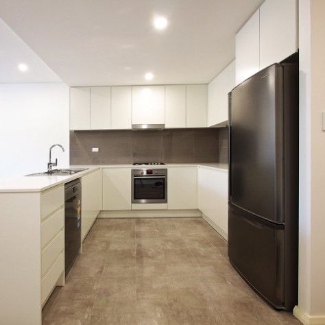 Modern 1 Bedroom Apartment In Prime Location For Lease!! - Photo 1