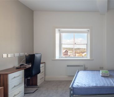 Tite Hall, Huddersfield, HD1 - Photo 2