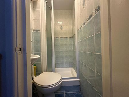 1 bedroom in a house share to rent - Photo 4