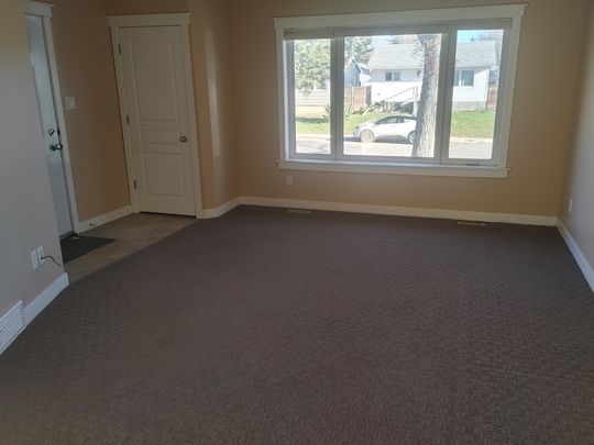 352 Smith St, Regina - Photo 1