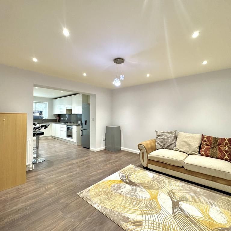 5 bedroom terraced house to rent - Photo 1