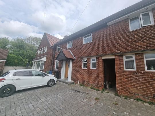 4 bedroom terraced house to rent - Photo 1