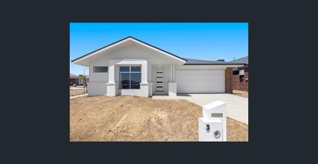 Stylish near-new family home boasting impressive street presence. - Photo 1