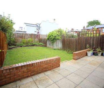 4 bedroom semi-detached house to rent - Photo 2