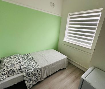 Room in a Shared House, Penshurst Road, N17 - Photo 2