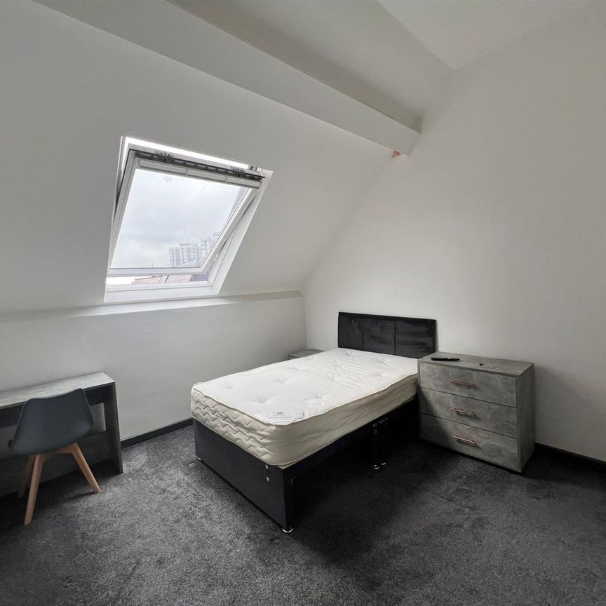 4 bedroom Student Flat to rent in Medburn House, Barker Street, Shieldfield, Newcastle Upon Tyne - Photo 1