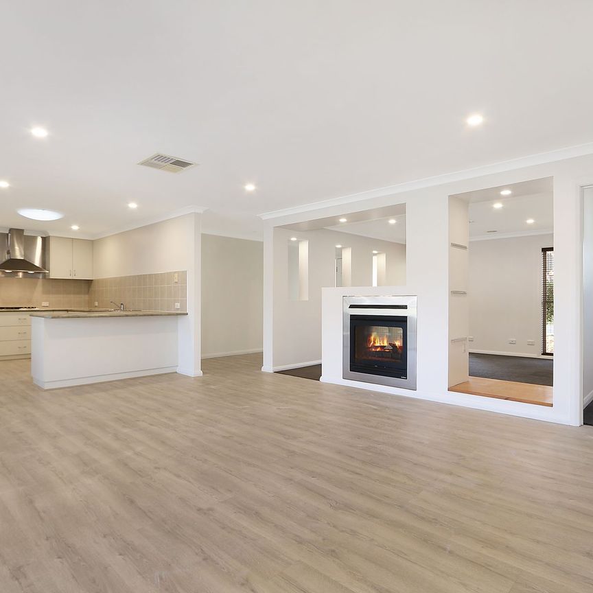 PRIME THURGOONA LOCATION AND CLOSE TO GOLF COURSE! - Photo 1