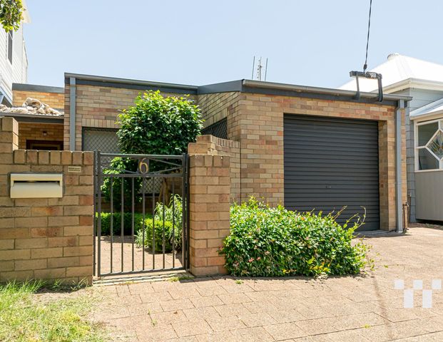 Modern Low-Maintenance Home in Prime Hamilton Location - Photo 1