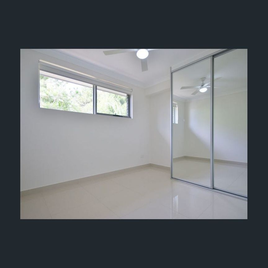 MODERN 1 BEDROOM APARTMENT - Photo 1