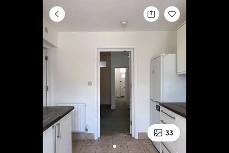 3 Bed Semi-Detached House, Thorold Road, IG1 - Photo 5
