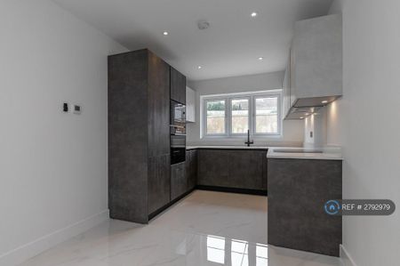 4 bedroom terraced house to rent - Photo 4