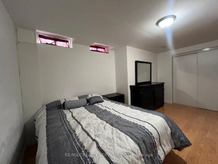 28 Mossgrove Crescent #(Basement) - Photo 2