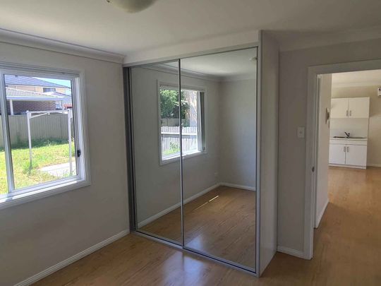 SPACIOUS 2 BEDROOM GRANNY FLAT - Photo 1