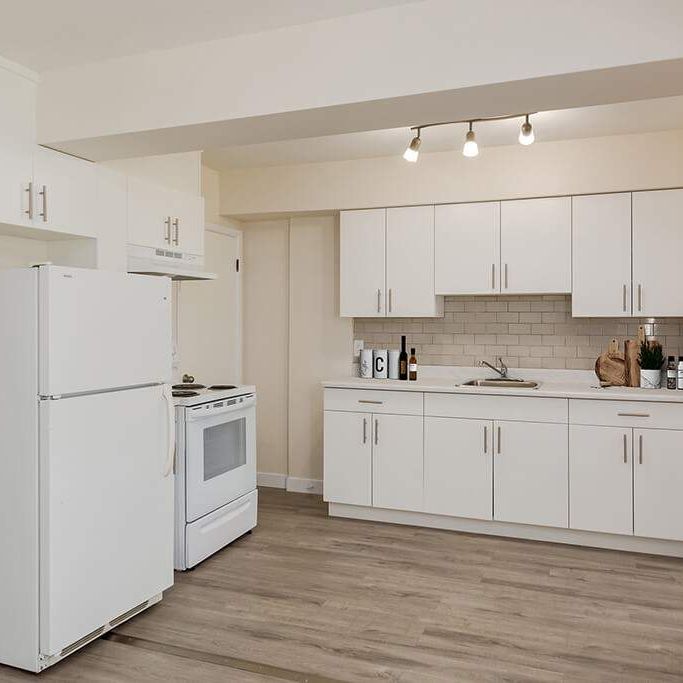 Renovated Suite - 2 Bedroom - Photo 1