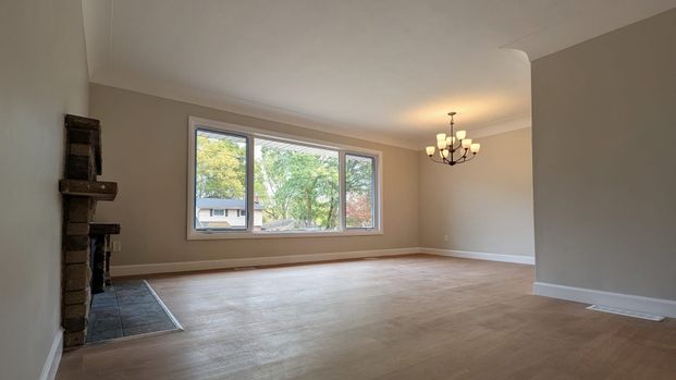 For Lease - 5 Bertram Drive, Hamilton, Ontario - Photo 1