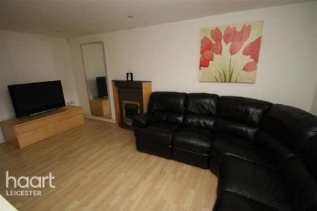 1 bedroom coach house to rent - Photo 3