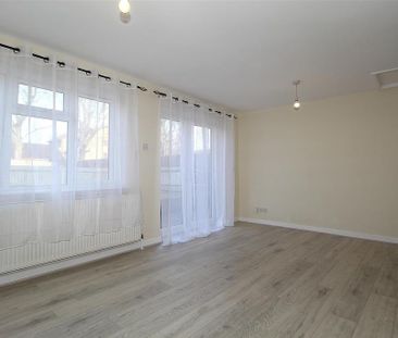 2 bedroom maisonette to rent - Photo 3