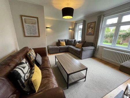 3 bedroom semi-detached house to rent - Photo 3