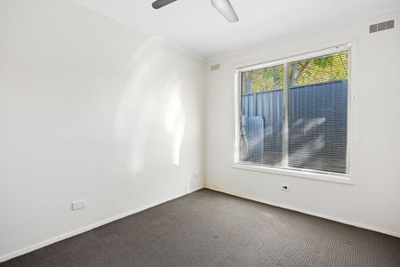 Lovely updated two-bedroom unit - Photo 2