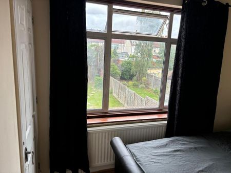 1 bedroom in a house share to rent - Photo 3