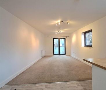 3 bedroom flat to rent - Photo 1