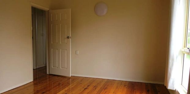 “LOW MAINTENANCE 4 BEDROOM FAMILY HOME LOCATED IN SEVEN HILLS” - Photo 1